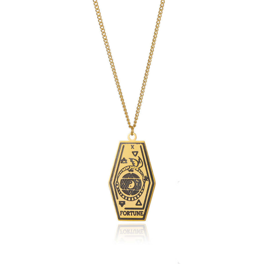 18K Gold Halskette mit Tarotkarten-Anhänger, der den Geist des Schicksals und des Glücks verkörpert, ein einzigartiges Schmuckstück, das Faszination und Mystik ausstrahlt