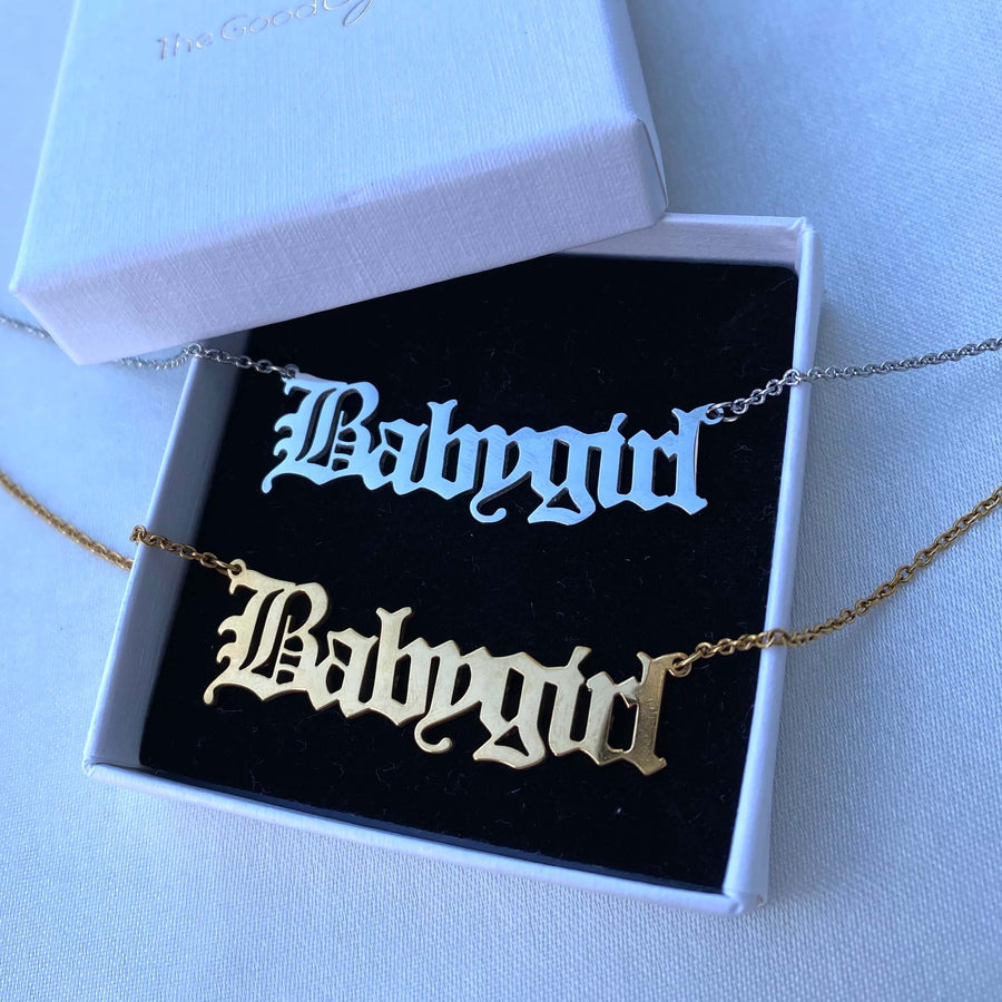 Edle 18K Gold Babygirl-Halskette für einen charmanten und bezaubernden Schmuckstil auch in Silber
