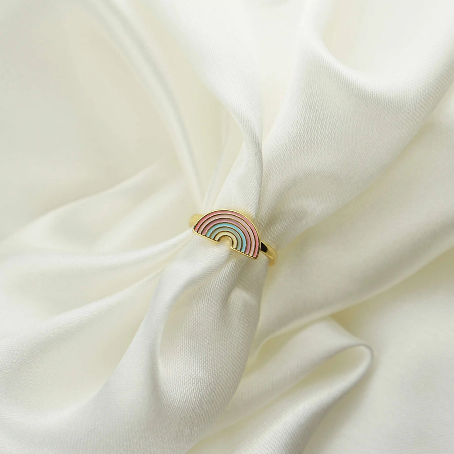 Verstellbarer Harmony Rainbow Ring - Ein funkelnder Regenbogenring für einen farbenfrohen Look.