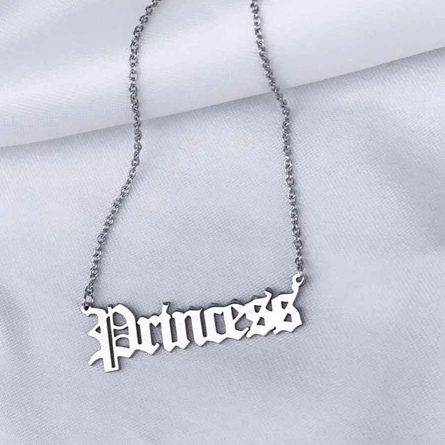 Prinzessin-Halskette aus Edelstahl- Ein königliches Schmuckstück für einen eleganten und anmutigen Stil.
