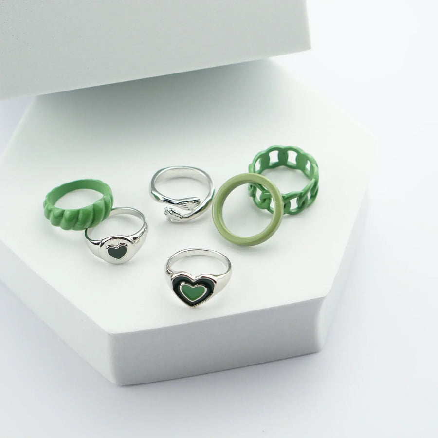 "Hochwertiges Ring-Set aus Edelstahl in lebendigem Grün mit stilvollem Design und hoher Handwerkskunst für einen trendigen und auffälligen Look