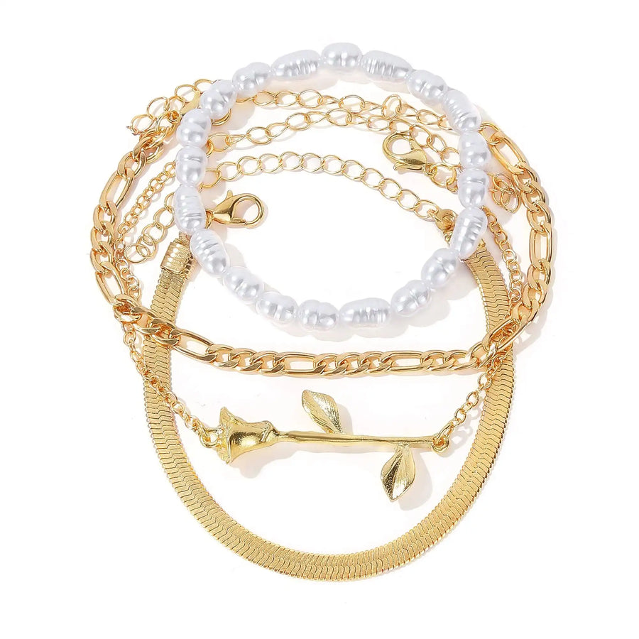 Vierteiliges Innocence Armband-Set aus 18K Roségold mit Perlen - Ein zartes und elegantes Schmuckset für einen unschuldigen Look.